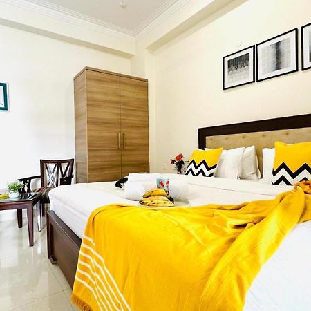 Bluo Studio4 Golf Course Road - Gym, Balcony, Lift Gurgaon Eksteriør billede