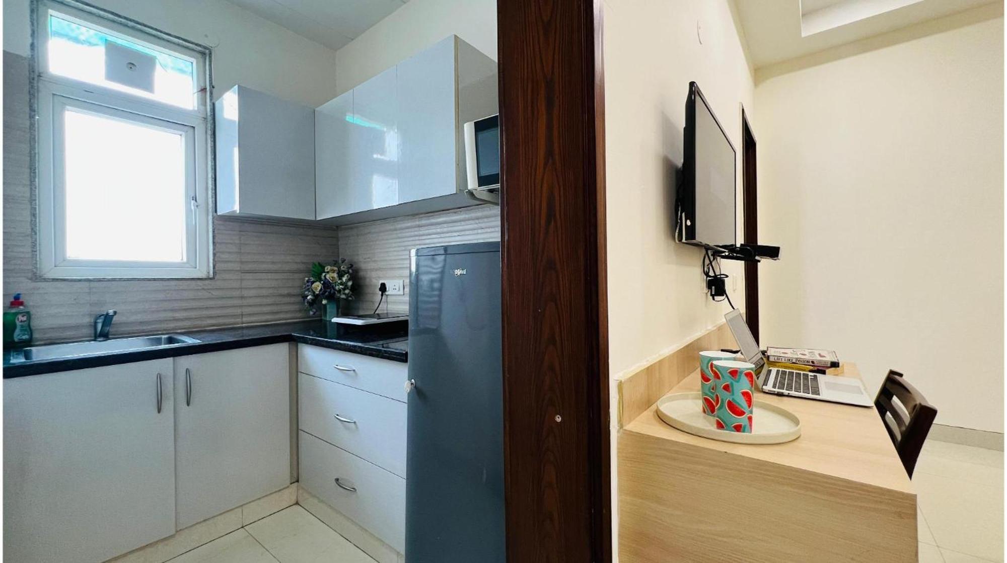 Bluo Studio4 Golf Course Road - Gym, Balcony, Lift Gurgaon Eksteriør billede