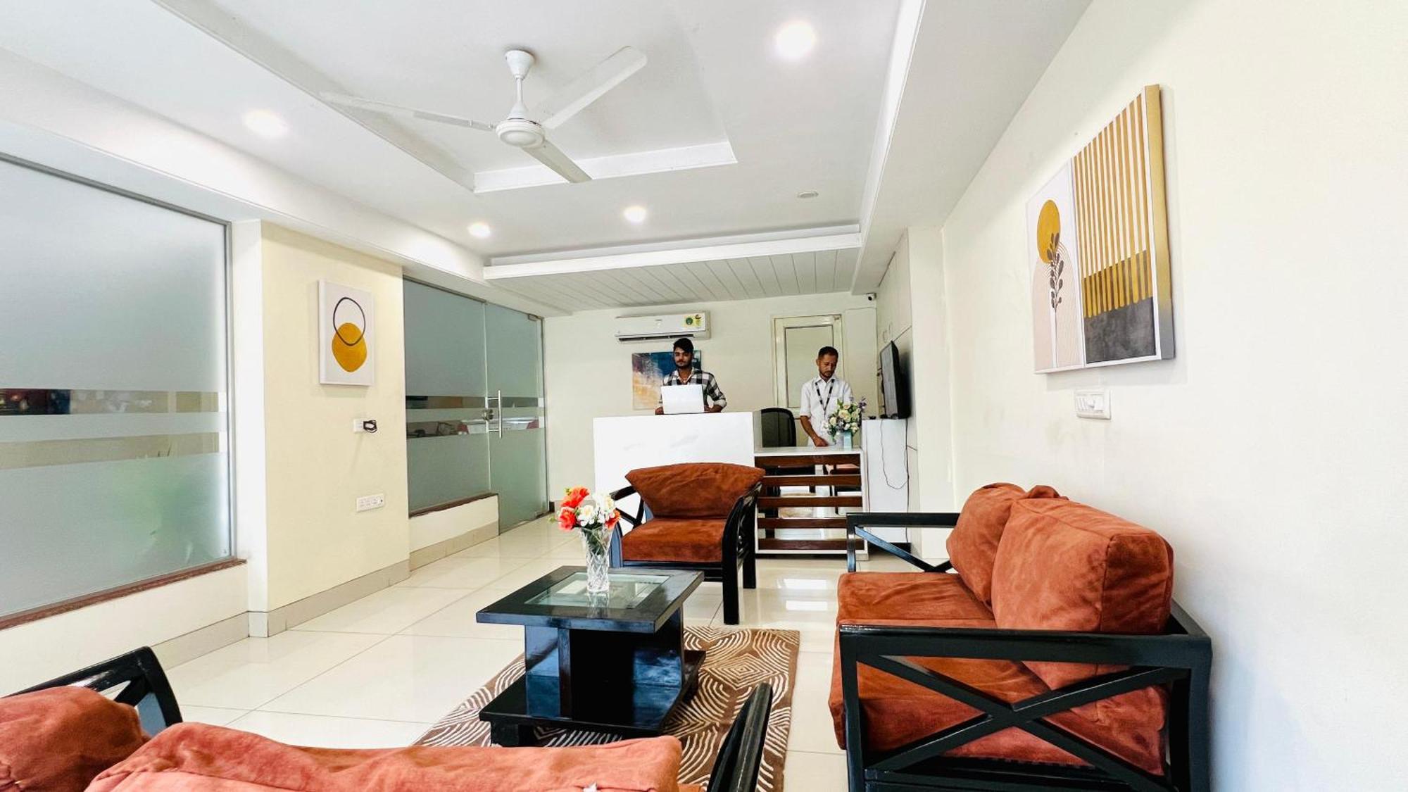 Bluo Studio4 Golf Course Road - Gym, Balcony, Lift Gurgaon Eksteriør billede