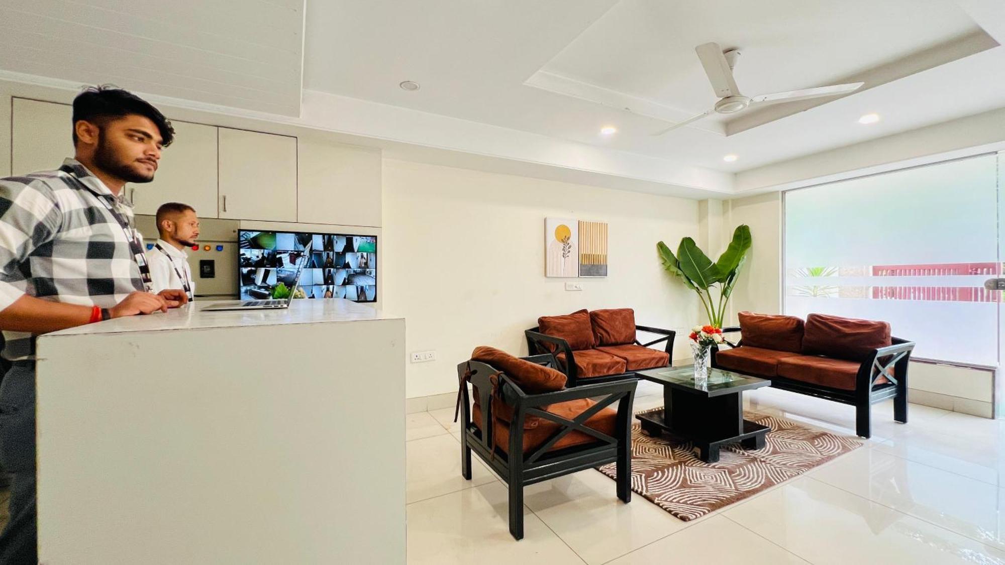 Bluo Studio4 Golf Course Road - Gym, Balcony, Lift Gurgaon Eksteriør billede