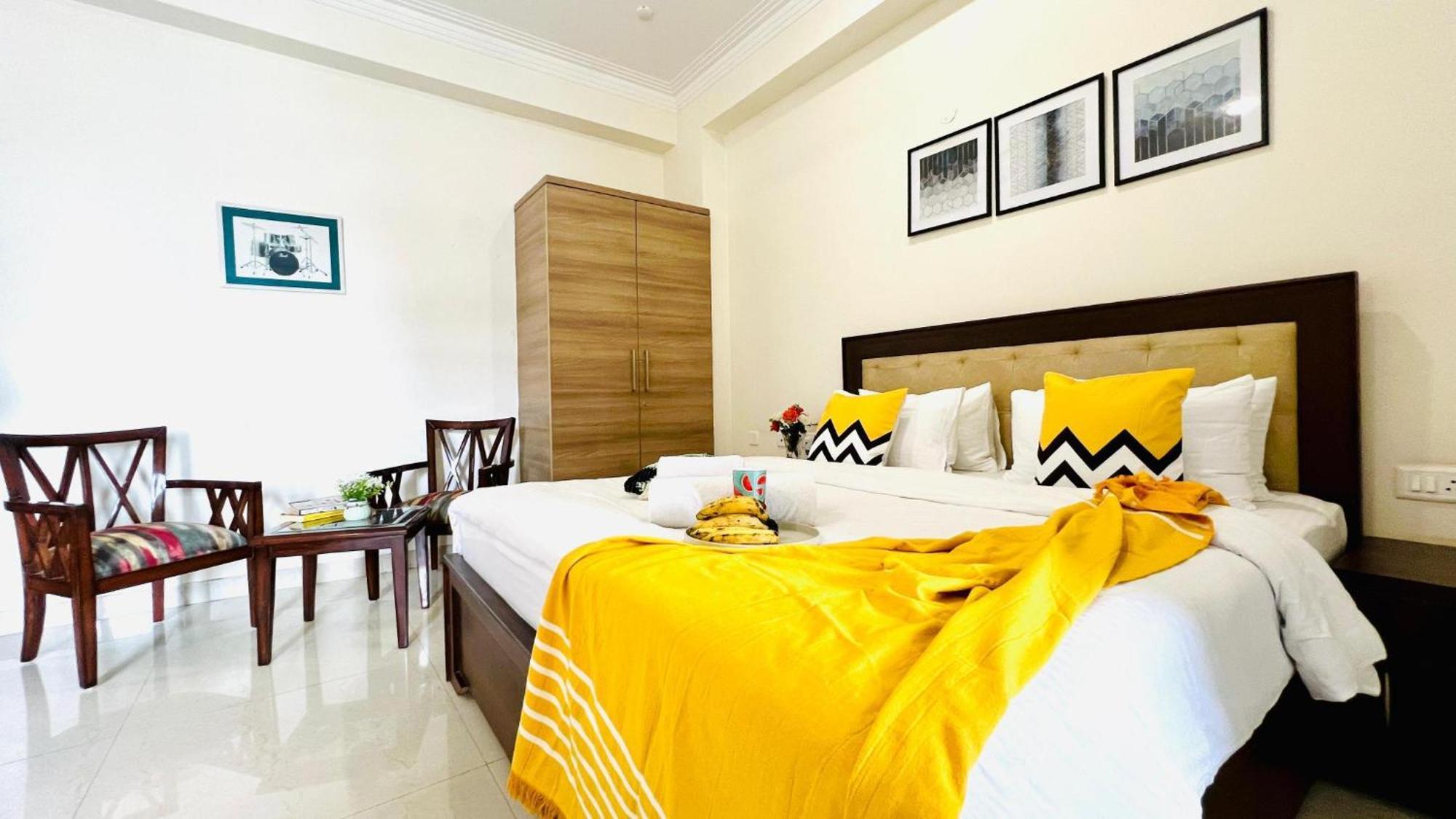 Bluo Studio4 Golf Course Road - Gym, Balcony, Lift Gurgaon Eksteriør billede