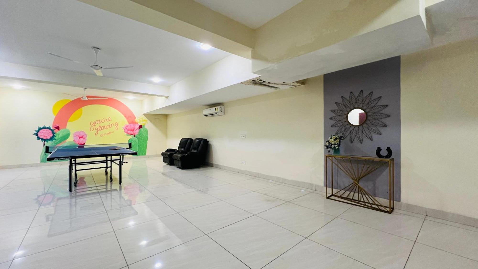 Bluo Studio4 Golf Course Road - Gym, Balcony, Lift Gurgaon Eksteriør billede